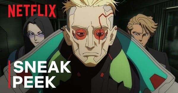 Кадр з аніме Cyberpunk: Edgerunners 2 з персонажами, що тікають з будівлі Arasaka